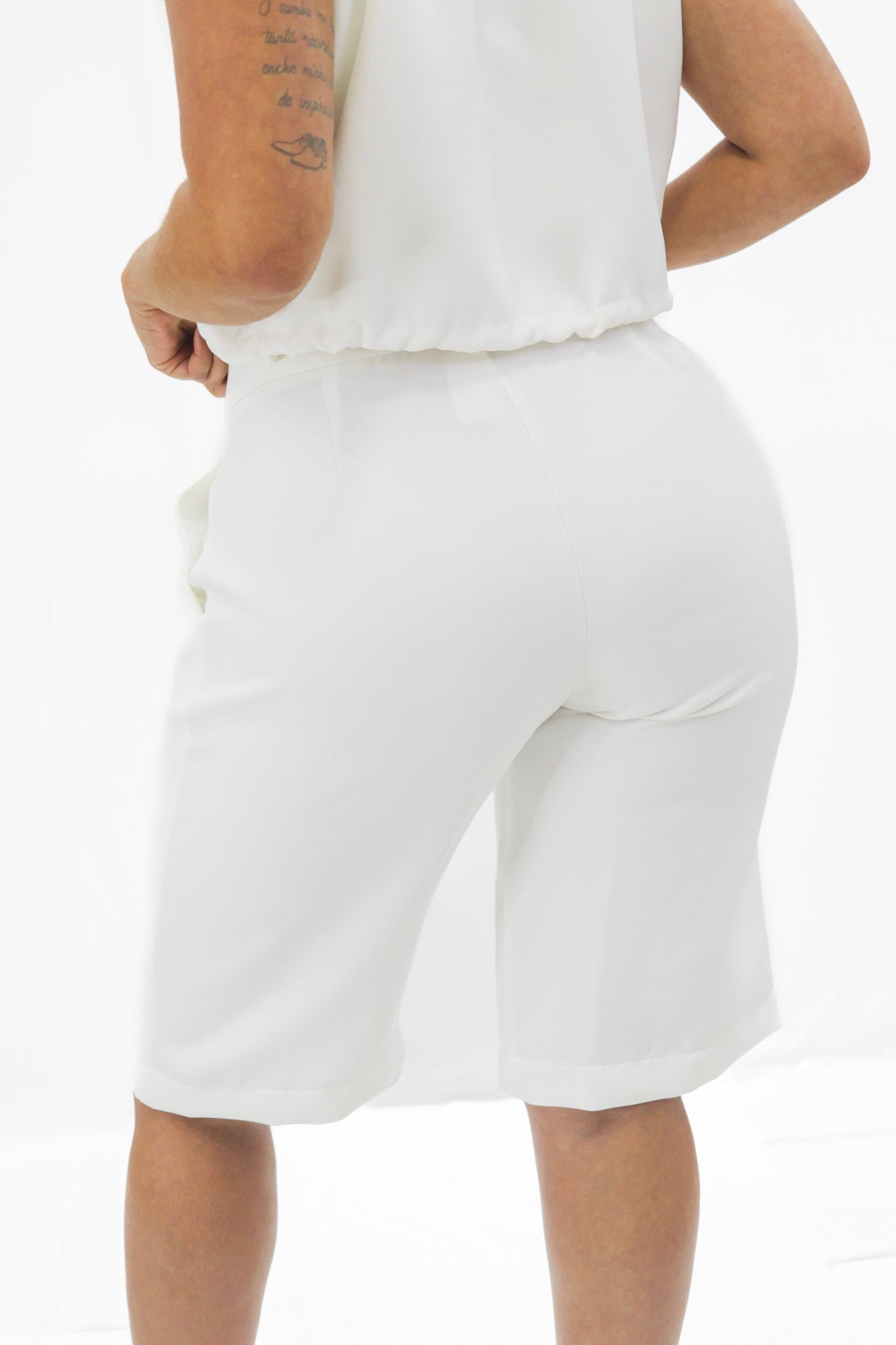 Bermuda Alfaiataria Feminina Cinza Intenso Yebo